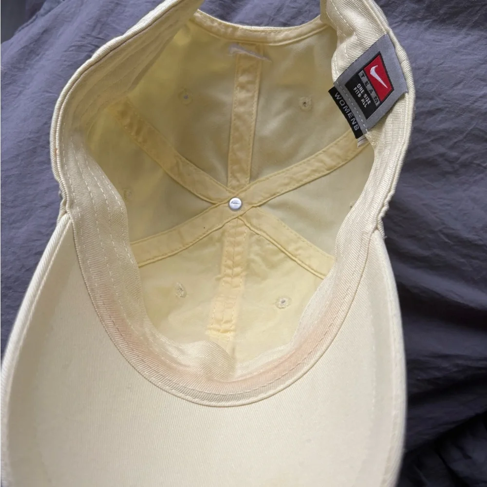 Nike university of Iowa Yellow Women's Baseball Cap - Picture 4 of 5